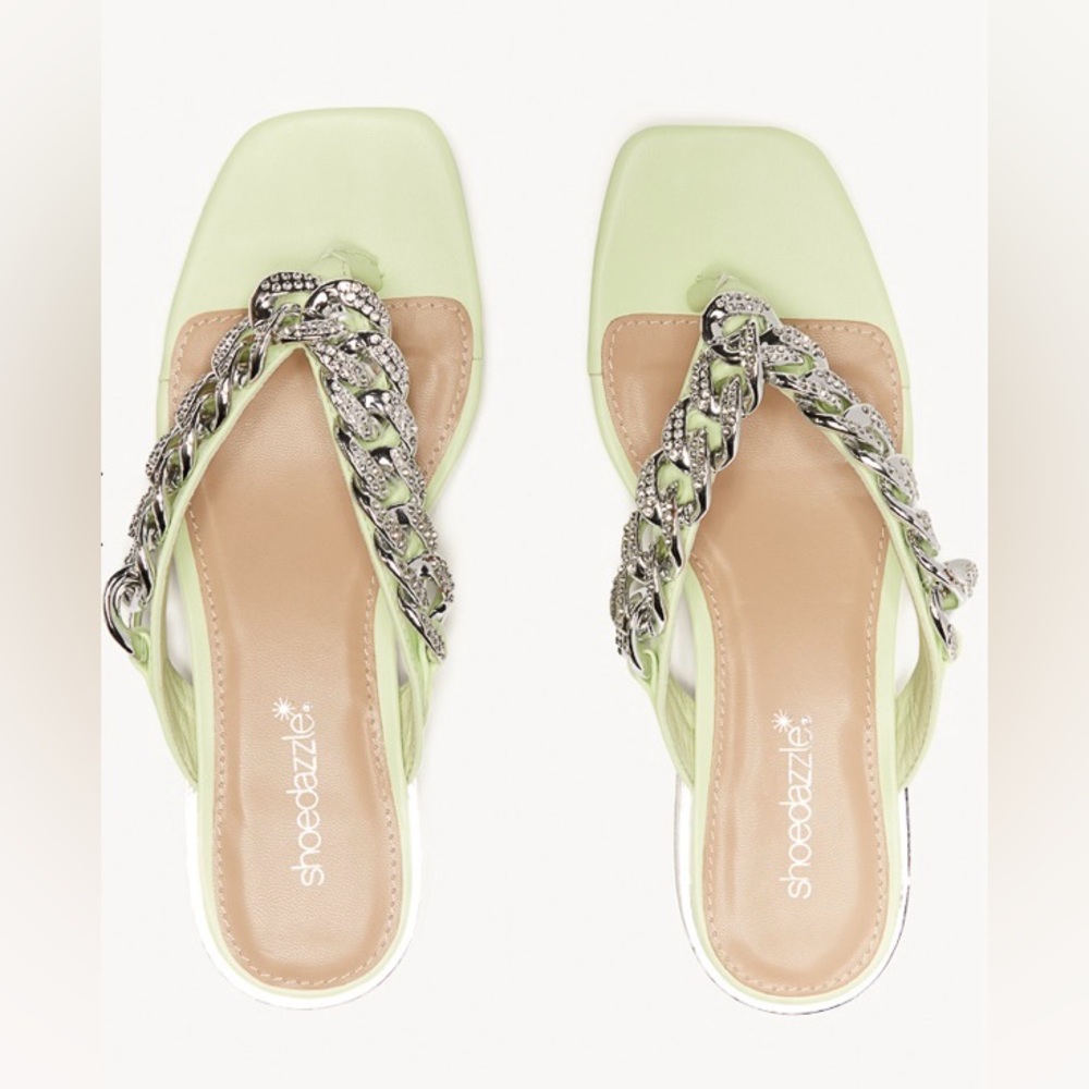 KAELA
EMBELLISHED FLAT
SANDAL